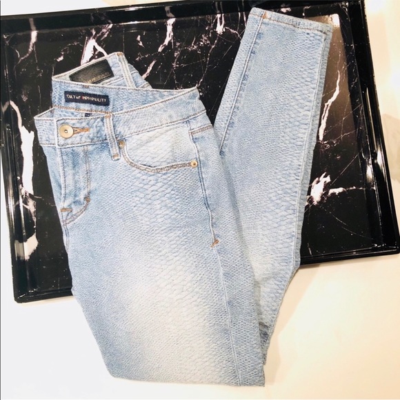 Cult of Individuality Midrise Jeans Python Print - Picture 4 of 6